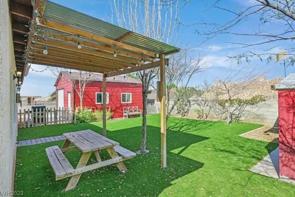 Beautiful Oasis With Rv Or Boat Parking Henderson Exterior foto